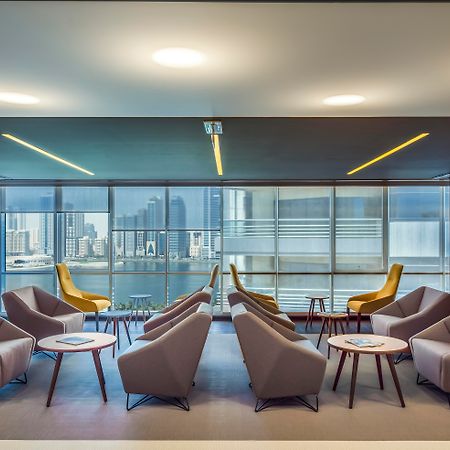 فندق إيه سي تي الشارقة المرافق الصورة The lounge at the airport