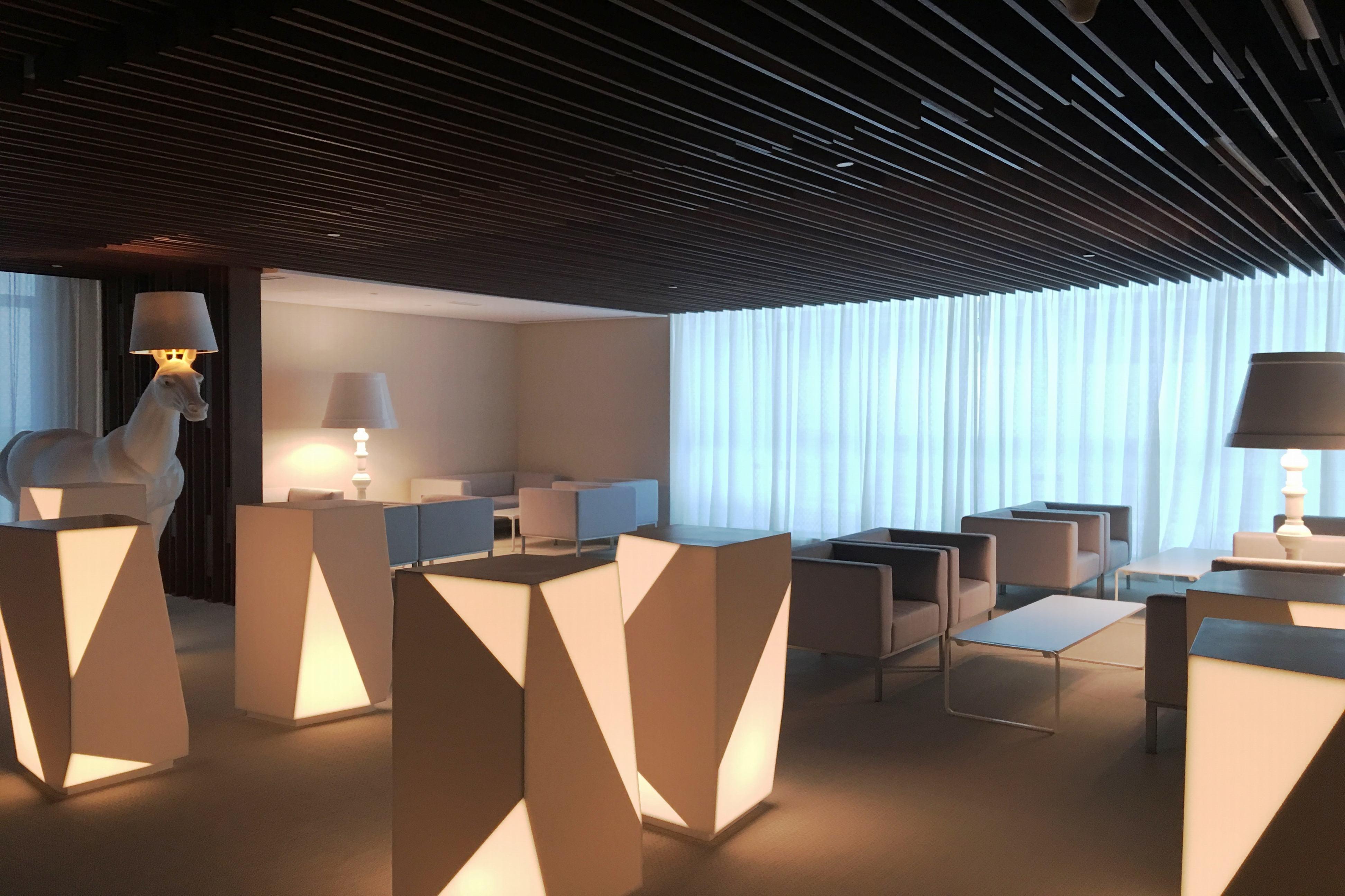 فندق إيه سي تي الشارقة المظهر الخارجي الصورة The lounge at the airport