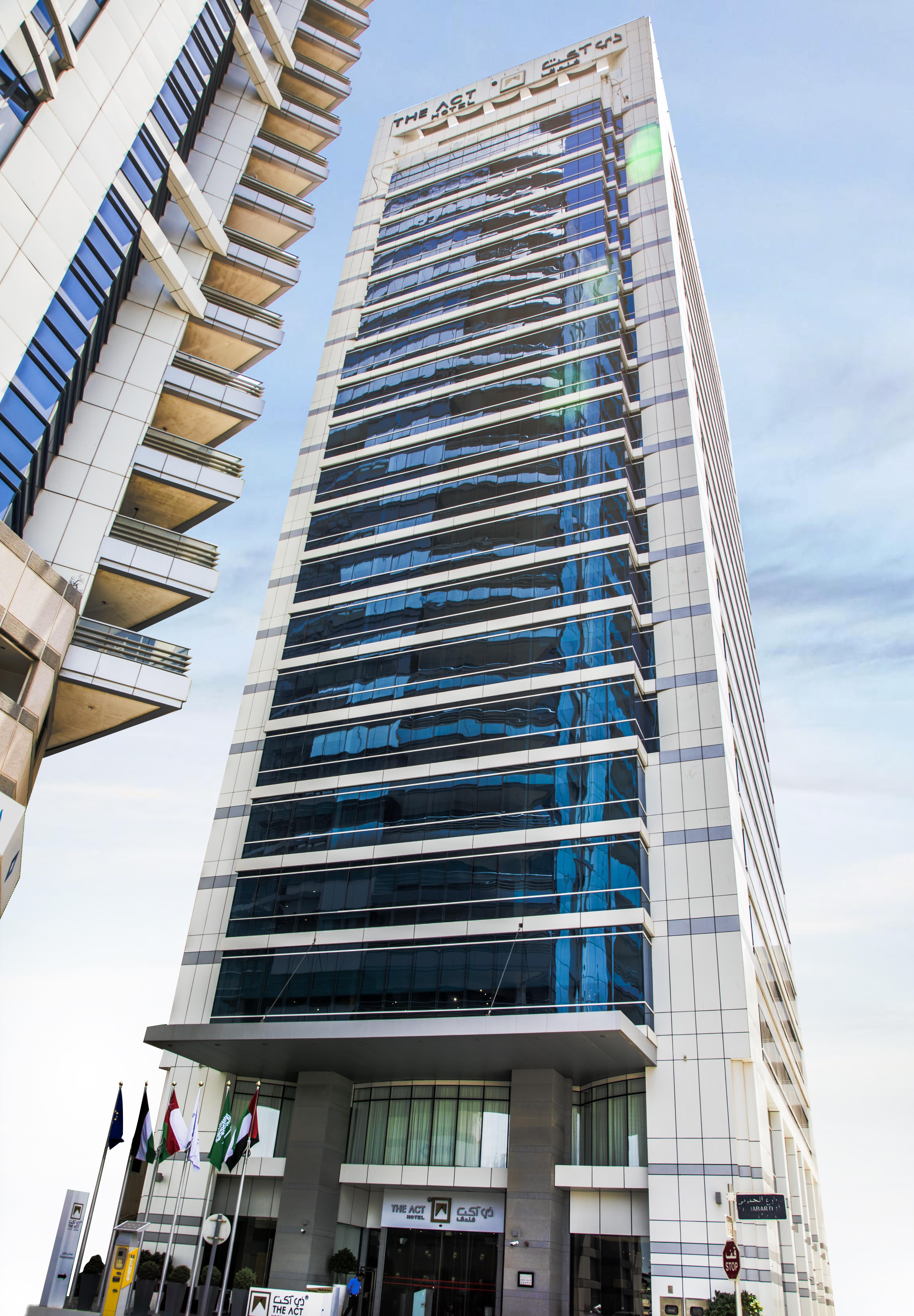 فندق إيه سي تي الشارقة المظهر الخارجي الصورة The 100-meter high building of the university