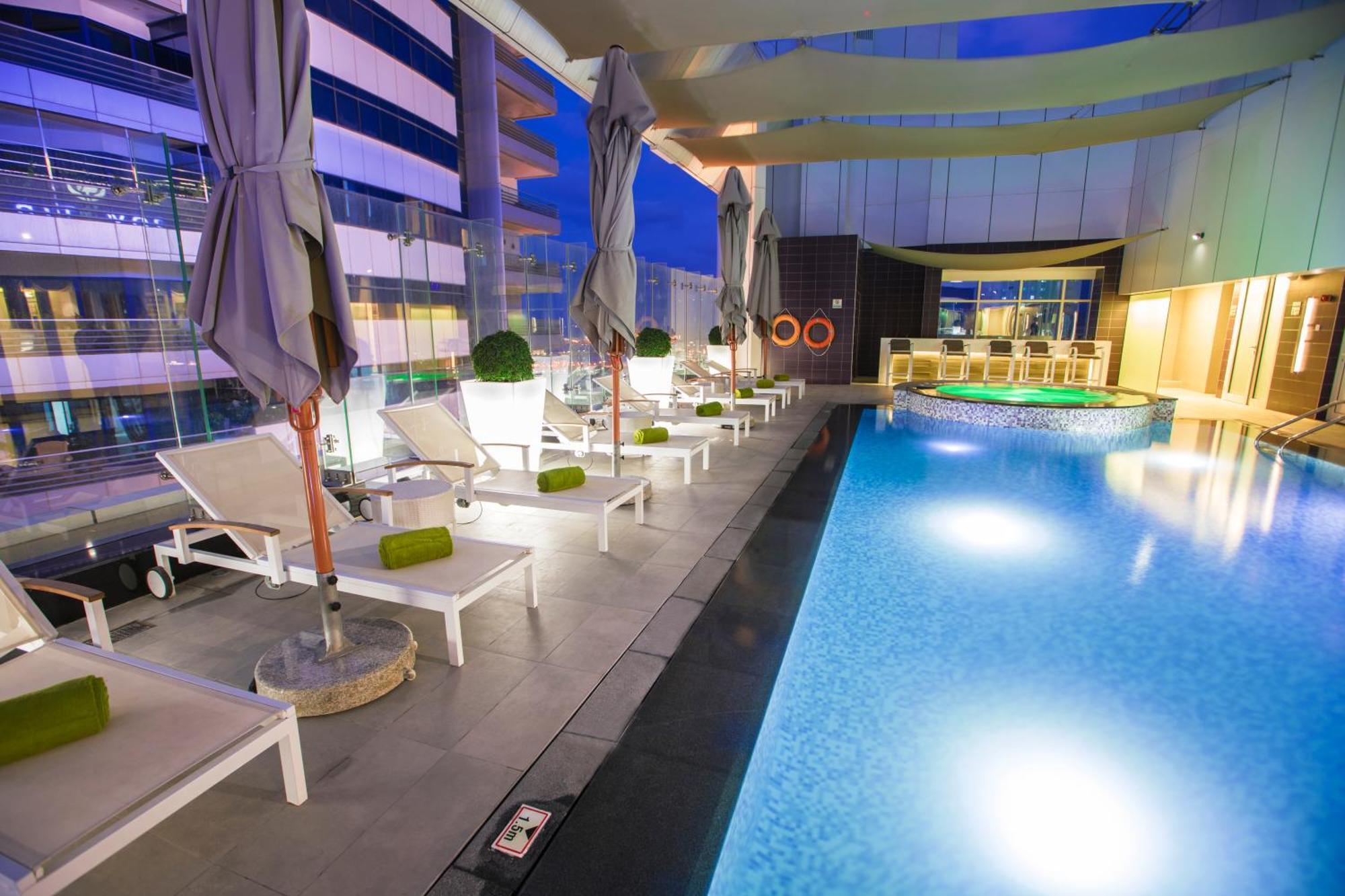 فندق إيه سي تي الشارقة المرافق الصورة The pool at the 30th