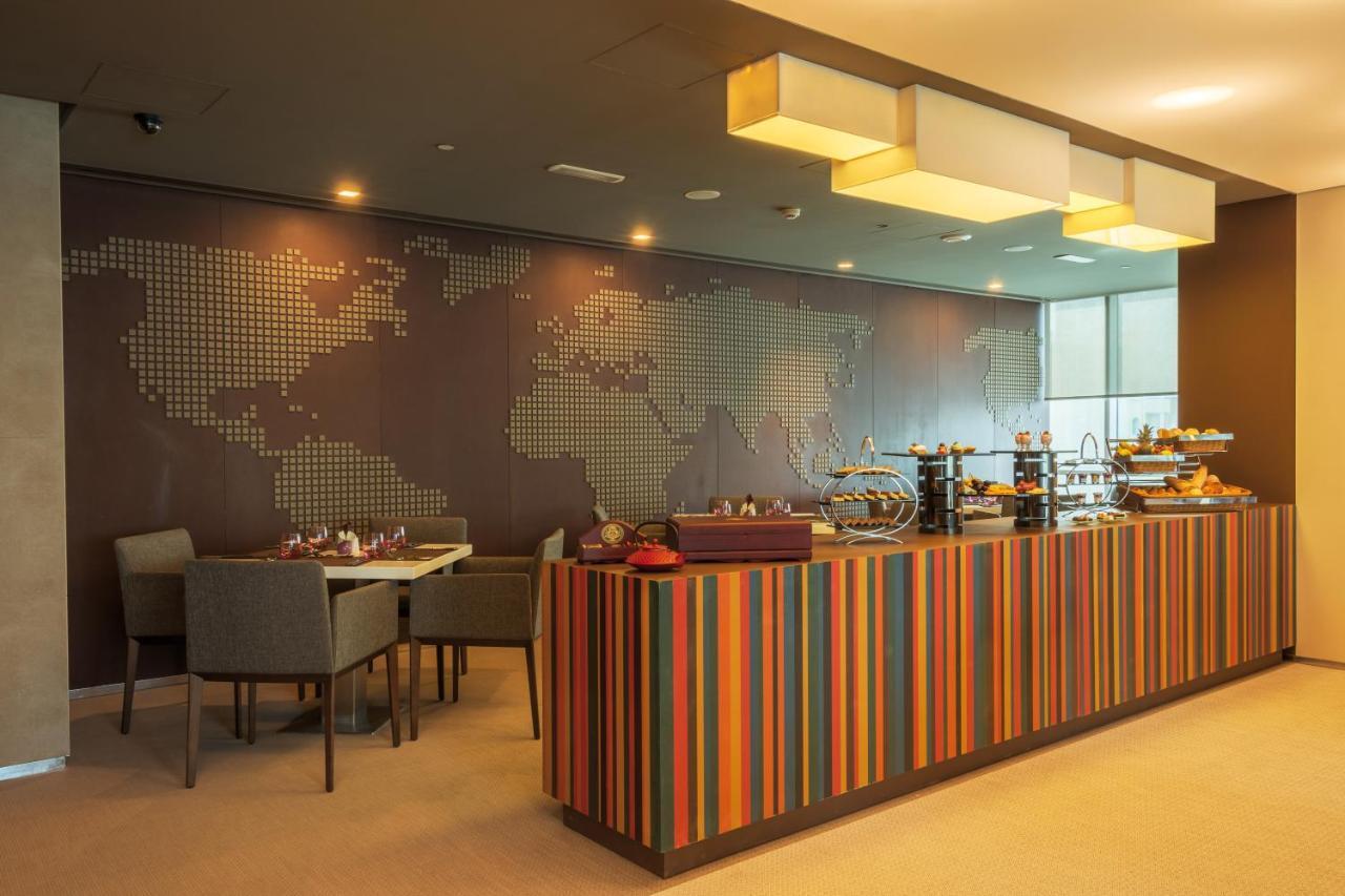 فندق إيه سي تي الشارقة المظهر الخارجي الصورة The lounge at the airport