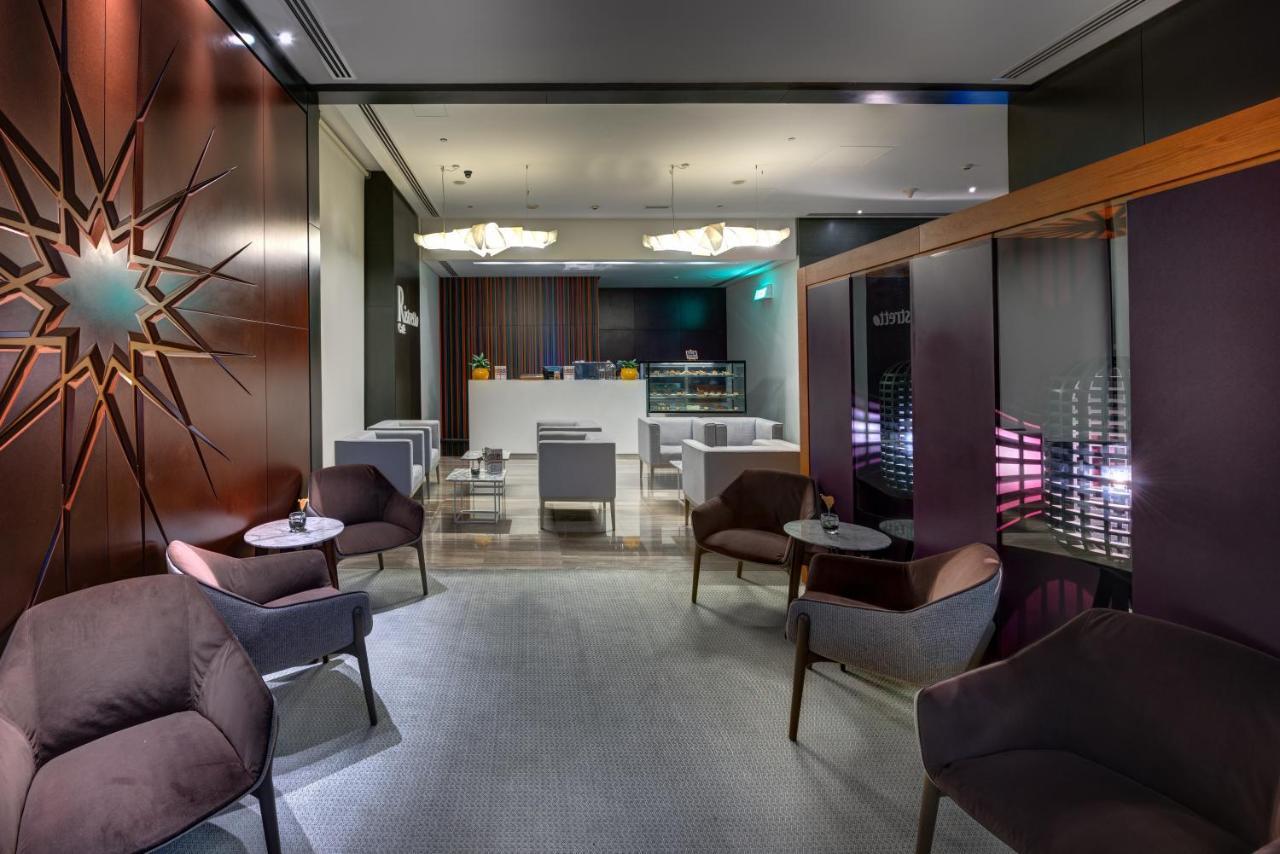 فندق إيه سي تي الشارقة المظهر الخارجي الصورة The lounge at the airport