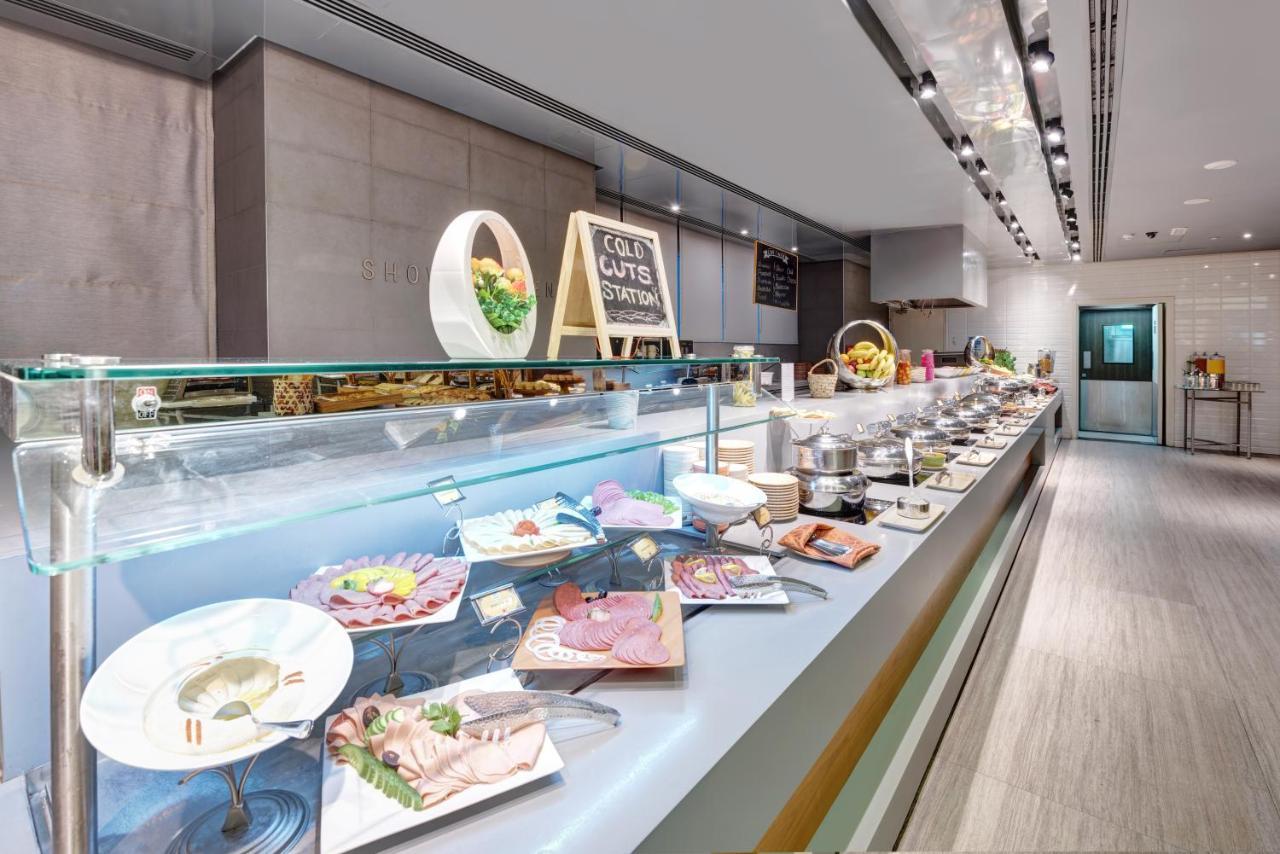 فندق إيه سي تي الشارقة المظهر الخارجي الصورة A buffet at a hotel